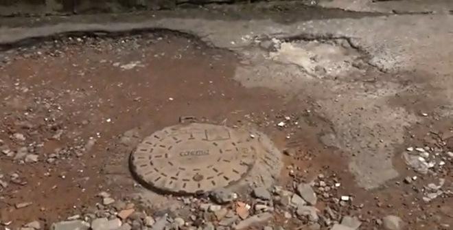 Moradores denunciam buracos na Rua São João, na Vila Palmeira
