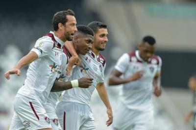 Fluminense vence o Botafogo e se afasta da zona de rebaixamento