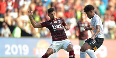 Flamengo bate o Corinthians por 4 a 1 e segue firme no topo da Série A