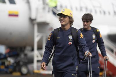 jogadores de futebol desembarcam na colômbia