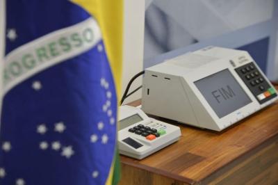 Projeto cancela eleições deste ano e unifica eleições municipais e gerais