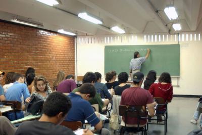 MEC reajusta piso salarial de professores para 2020