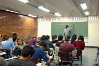 MEC determina volta às aulas presenciais a partir de janeiro