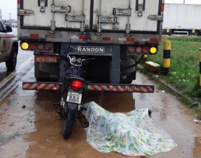 Motociclista morre ao colidir com caminhão em São Luís