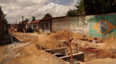 Prefeito de São Luís vistoria obras de drenagem na Divinéia