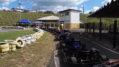 Soltar pipas com cerol coloca em risco a vida de praticantes de kart