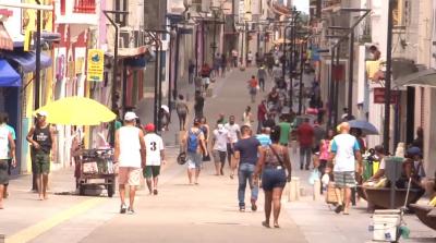 Após novo decreto, Rua Grande tem movimentação intensa 