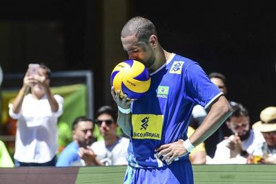 Serginho, bicampeão mundial de vôlei, anuncia aposentadoria