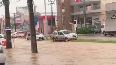 Temporal causa alagamentos em vários bairros de São Luís