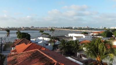 Praça do Poeta encanta visitantes com bela paisagem