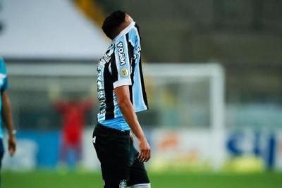 Troca de técnicos e falta de futebol: veja motivos da queda do Grêmio