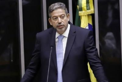 Lira anuncia que governo vai entregar 140 milhões de vacinas até maio