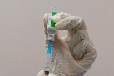 Brasil: quase 30% da população-alvo vacinada com 1ª dose contra Covid-19