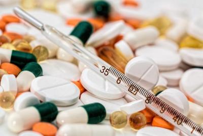 Projeto proíbe reajuste de remédios durante pandemia