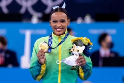 Rebeca Andrade conquista ouro para o Brasil na ginástica artística