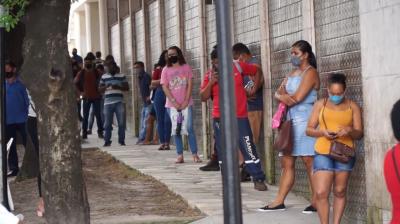 Após paralisação, Caixa retoma serviços com longas filas