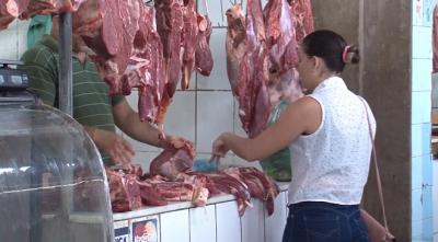 Para conter inflação, governo zera imposto de carne e milho