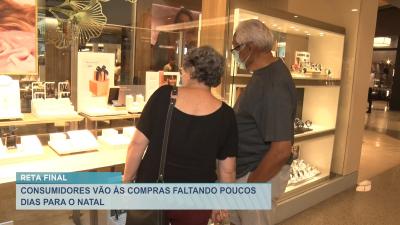 Consumidores vão às compras de última hora para ao Natal 