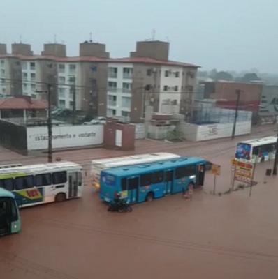 Forte chuva deixa vários pontos alagados na Grande Ilha de São Luís