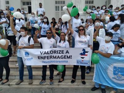 Profissionais da enfermagem fazem protesto em São Luís