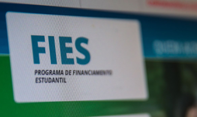 Lei que permite renegociação de dívidas do Fies é sancionada