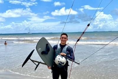 Atleta tem prancha roubada e faz apelo para competição