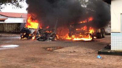 Veículos pegam fogo em garagem de prefeitura maranhense