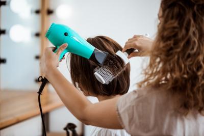 Saúde alerta para risco do uso de produtos químicos nos cabelos