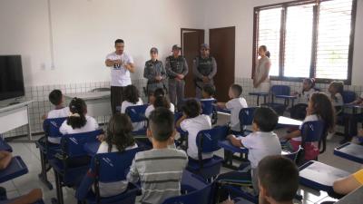 Policia realiza ação de segurança em escolas públicas de São Luís