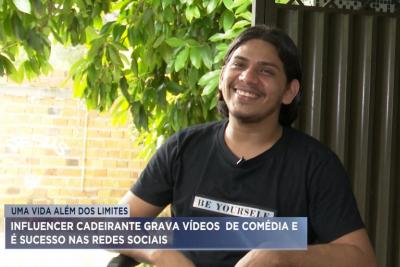 Jovem cadeirante é sucesso nas redes sociais com vídeos divertidos 