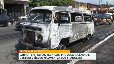 Kombi pega fogo por falhas técnicas na avenida dos franceses, em São Luís