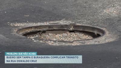 Bueiro sem tampa complica o trânsito na Rua Oswaldo Cruz no Centro