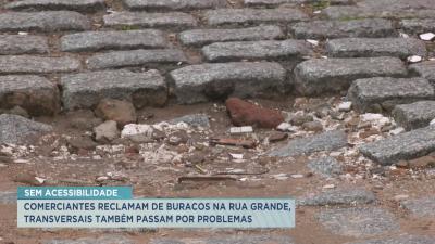 Comerciantes reclamam de buracos na Rua Grande