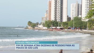 Feriado prolongado atrai dezenas de pessoas para as praias de São Luís