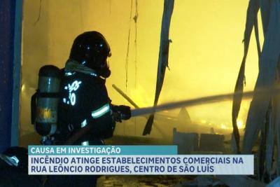 Incêndio atinge estabelecimentos comerciais no centro de São Luís 