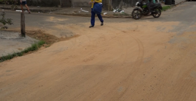 Problema de vazamento de água é resolvido, mas poeira afeta moradores no bairro São Francisco