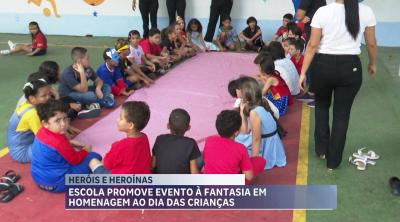 Escola promove festa com fantasias inspiradas em super-heróis dos quadrinhos e da TV