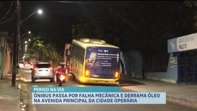 Problema mecânico em ônibus derrama óleo em Avenida da Cidade Operária