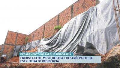 Muro de contenção desaba e destrói parte da estrutura de uma casa no Parque Pindorama