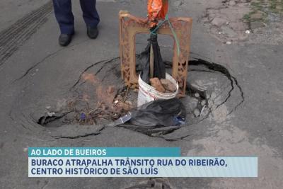 Buraco em rua do Centro de São Luís preocupa moradores