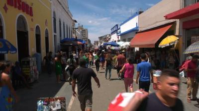 Natal impulsiona movimento no comércio e aquece as vendas, segundo CDL