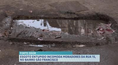 Esgoto entupido causa desconforto e riscos à saúde de moradores no bairro São Francisco, em São Luís