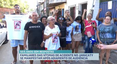 Familiares de vítimas de acidente no Jaracaty se manifestam após adiamento de audiência, em São Luís