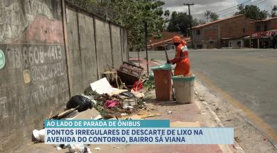 Descarte irregular de lixo prejudica passagem de pedestres na Avenida do Contorno, em São Luís