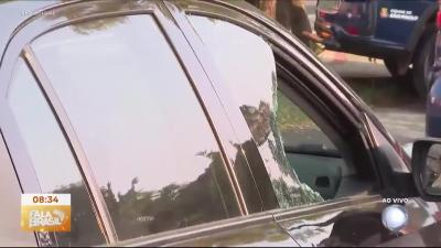Policial reage a tentativa de assalto no trânsito de São Paulo e atira em menor