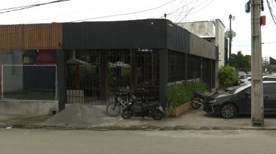 Churrascaria é alvo de grupo criminoso e quatro pessoas são baleadas na Grande Ilha