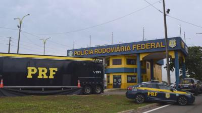 Mais de 900 pessoas são alcançadas pela carreta cinema rodoviário da PRF, em São Luís