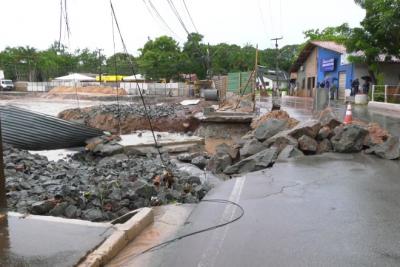 Chuva causa rompimento de obra e alagamentos na Estrada do Sítio Grande em Paço do Lumiar