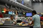 Inflação oficial desacelera em abril, mas preços de alimentos e remédios pressionam índice