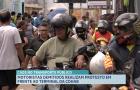 Motoristas demitidos realizam protesto em frente ao Terminal Cohab